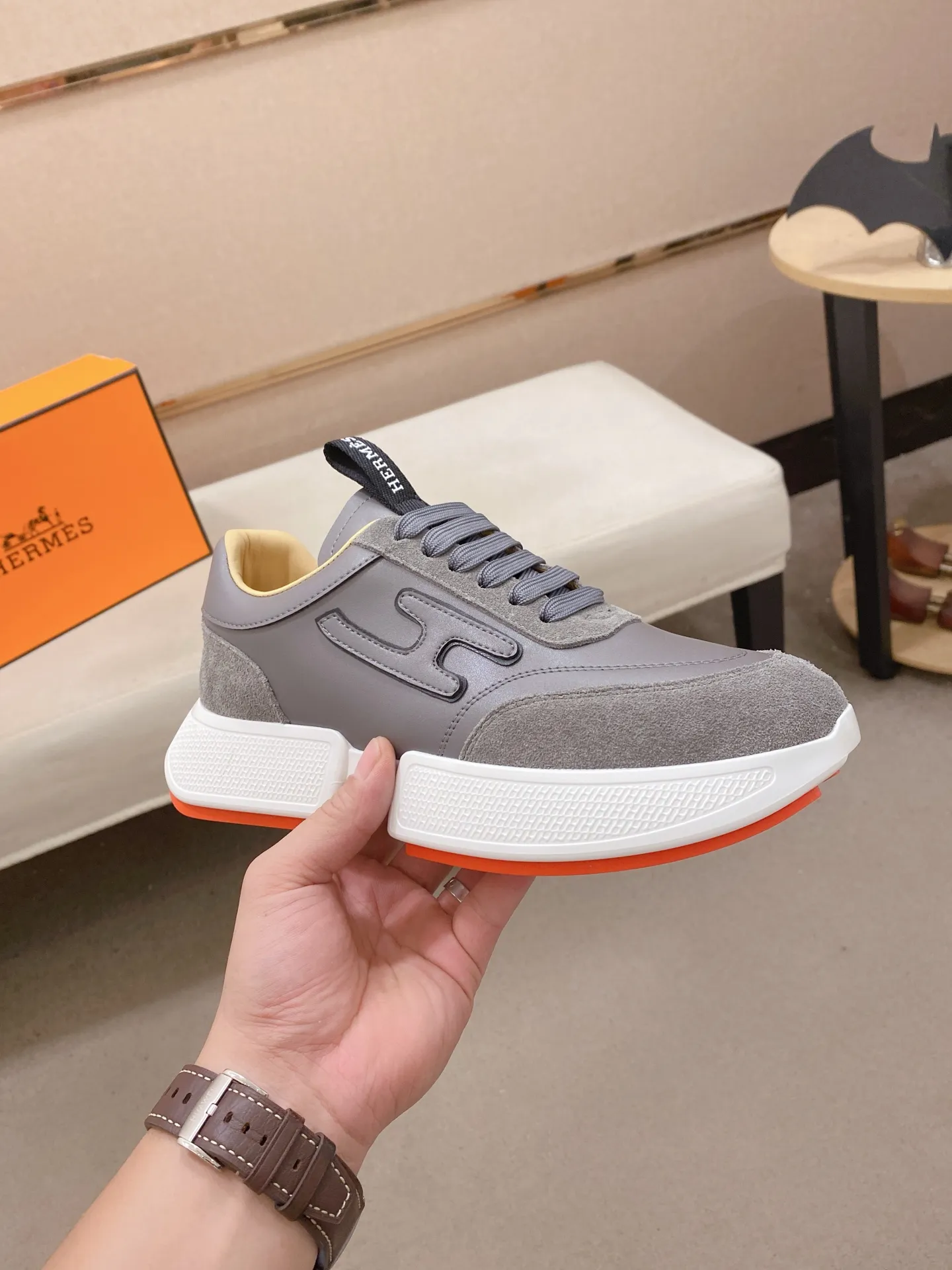 Men's clothing and shoes💰: 480💰《HERMES》【Classic original order·Version】Hermès; top 🔝purchasing agent🔍🔍men's latest 🇺🇸 counter sales simultaneously, imported from Italy original ▲▲cowhide ▲▲ (high-end, nobility, class) ) Exquisite workmanship (Italian 🇮🇹 imported water-dyed 🐂 cowhide lining) sole: original sole provided by the original factory, ⚠️exclusive double-layer activity·TPR·rubber·combined molded outsole; super comfortable·wear-resistant·non-slip·environmental protection The real thing is more beautiful if you take the real thing (high quality, follow the order). You can enter and exit the counter at will * Number of yards: 38-44 (45 can be customized and cannot be returned or exchanged)